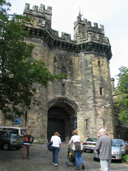 entrance-to-the-lancaster-castle-gaol