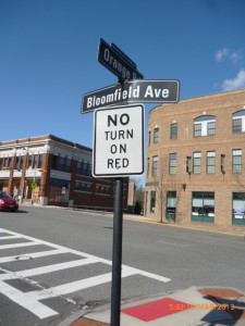 No-turn-on-red-sign-at-a-major-thoroughfare-nj