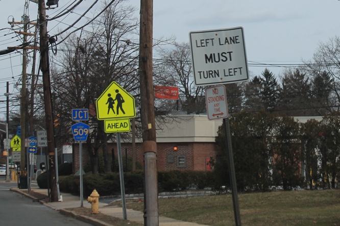 New-Jersey-roads-have-lots-of-road-signs