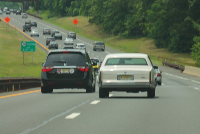 NJ-drivers-do-not-leave-safe-distance-to-other-cars